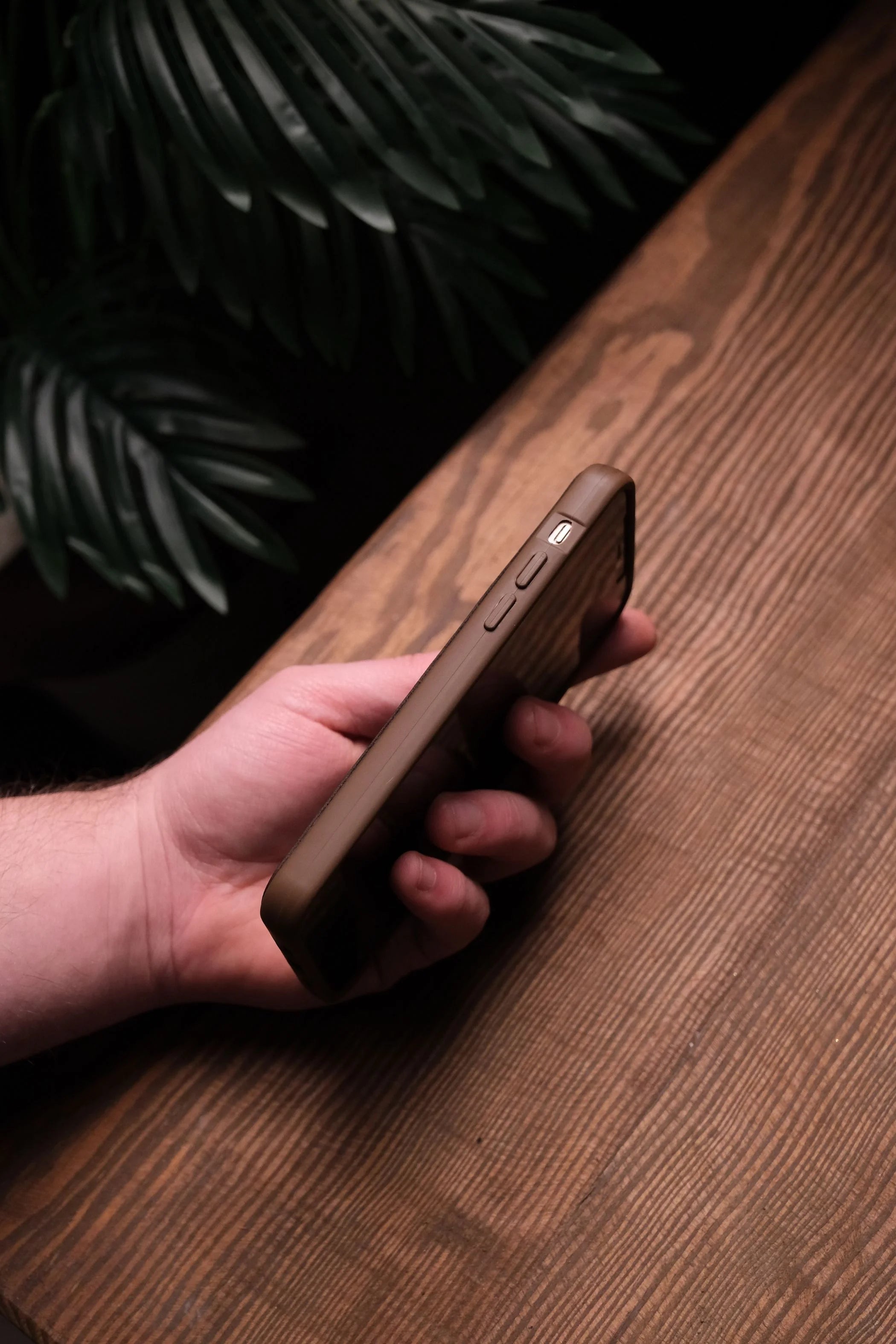 Silikon Kenarlı Deri Magsafe iPhone Kılıfı